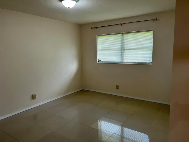 Unit C photo 5