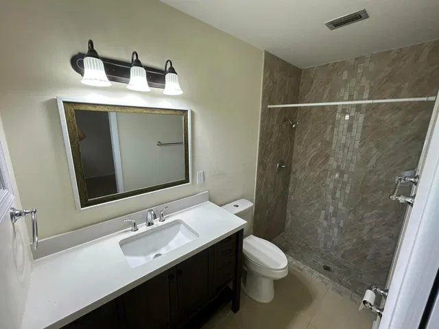 Unit C photo 6