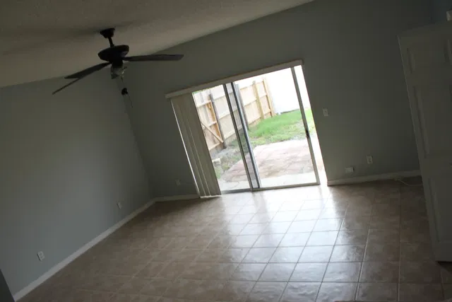 Residence photo 18
