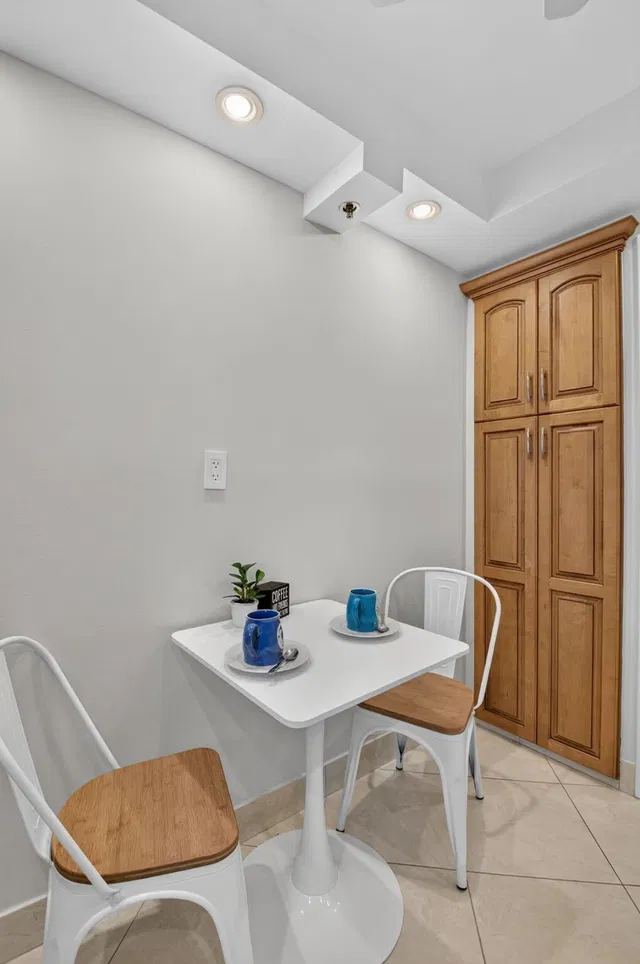 Unit 501 photo 13