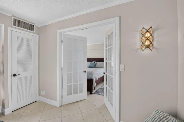Unit 501 photo 20