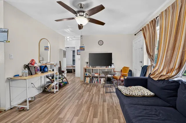  Residence photo 6