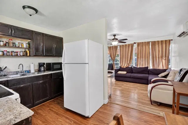  Residence photo 12