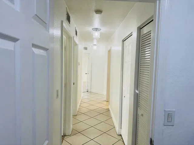 West Palm Beach Residence photo 8