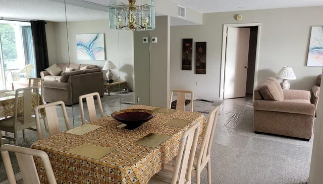 Unit 202 photo 4