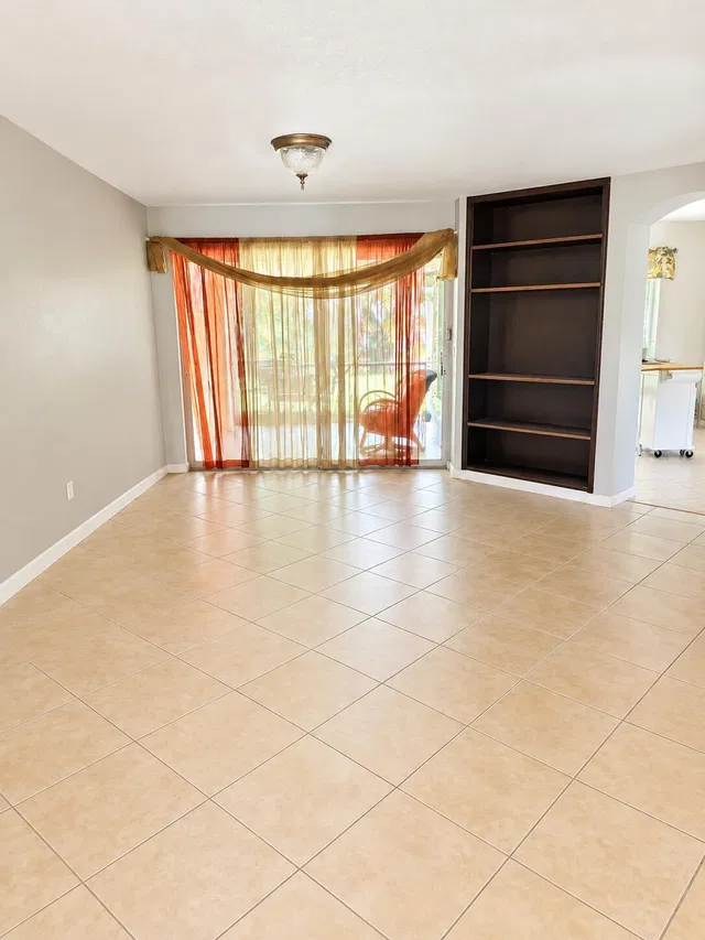 Residence photo 3
