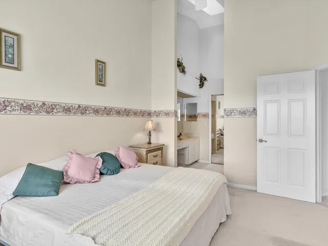 Unit 201 photo 12