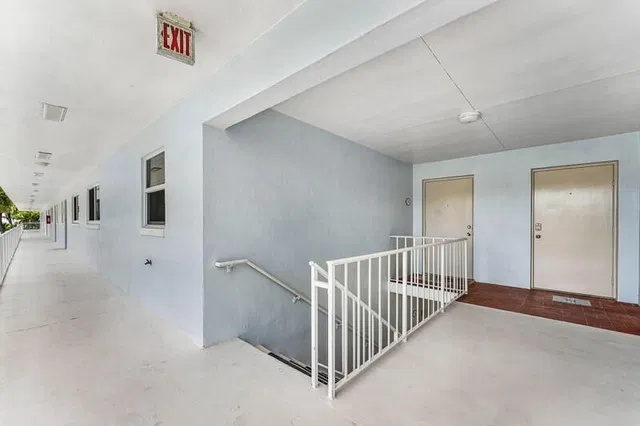 Unit 2100 photo 2