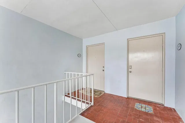 Unit 2100 photo 3
