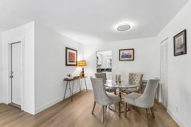 Unit 2100 photo 9