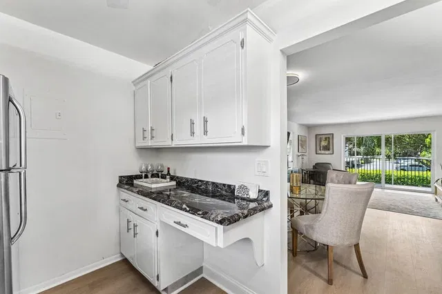 Unit 2100 photo 12