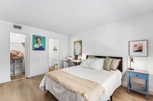 Unit 2100 photo 14