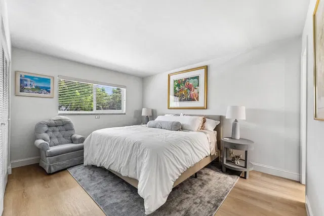 Unit 2100 photo 18