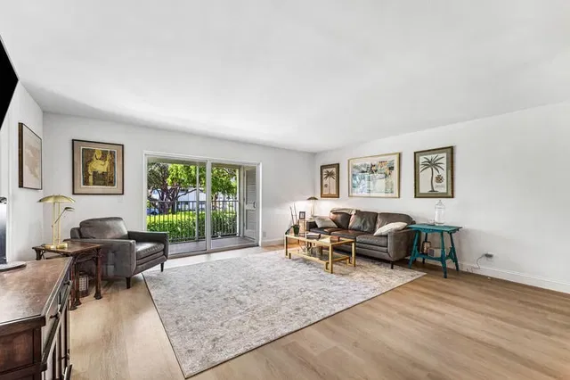 Unit 2100 photo 20