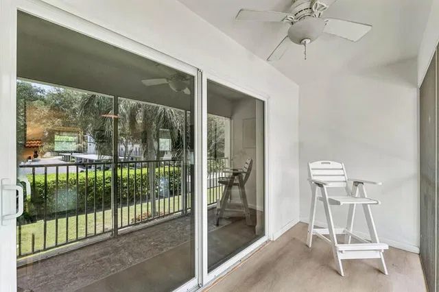 Unit 2100 photo 22