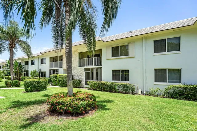 Unit 2100 photo 24