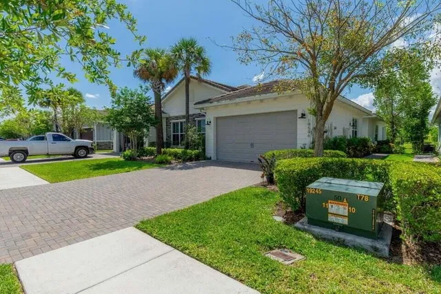 Residence photo 3
