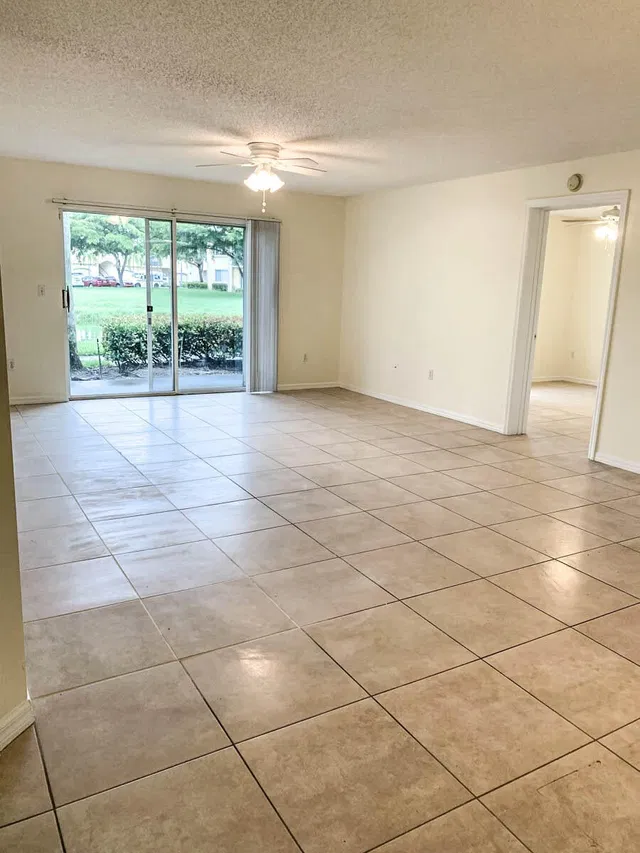  Unit 502 photo 8