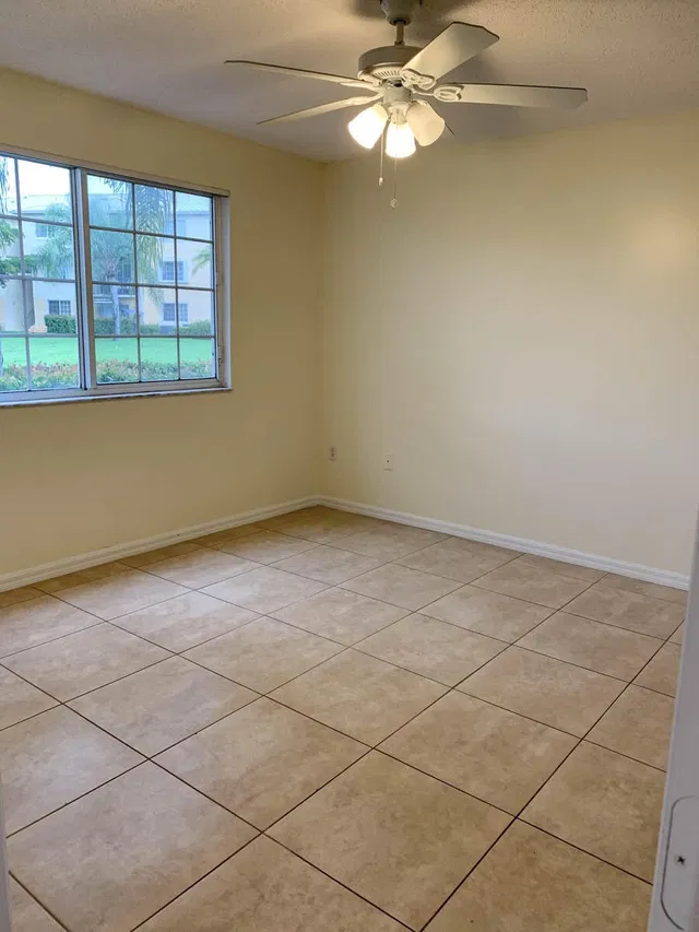  Unit 502 photo 9