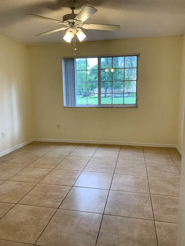  Unit 502 photo 12