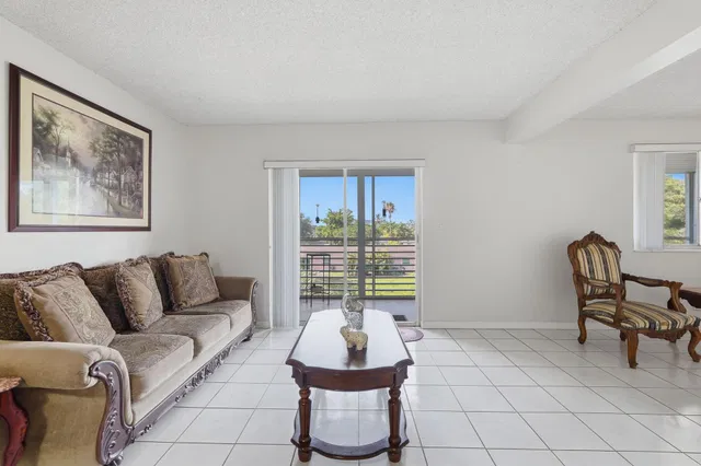 Residence photo 6