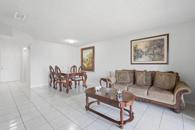 Residence photo 7