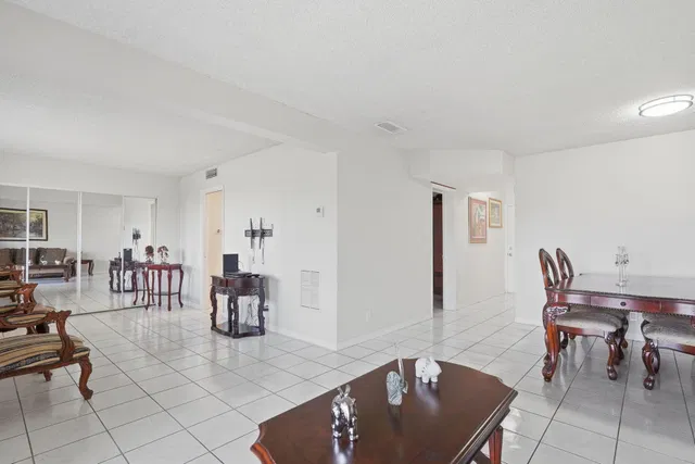 Residence photo 8