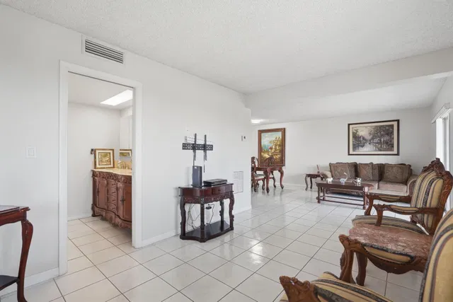 Residence photo 11