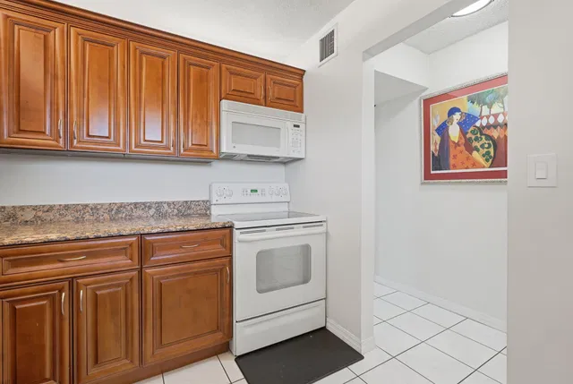 Residence photo 17