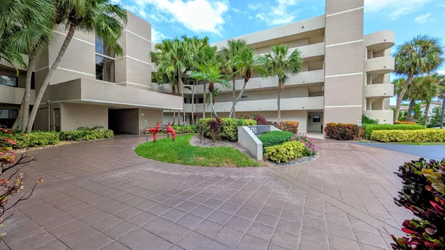 Unit 101 photo 2