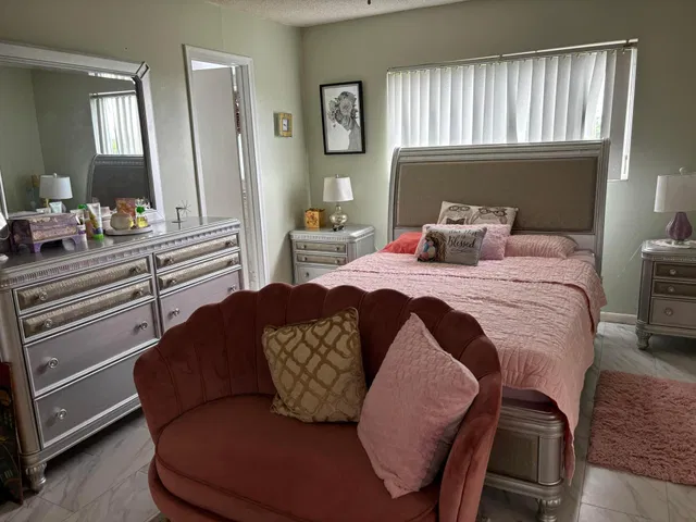 Residence photo 3
