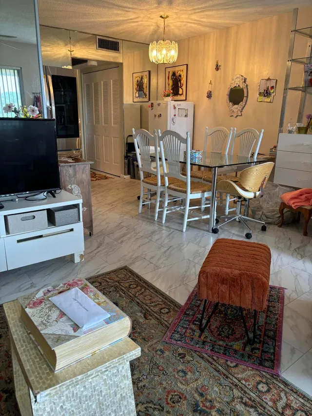 Residence photo 12