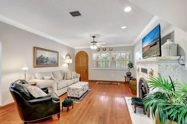  Residence photo 4