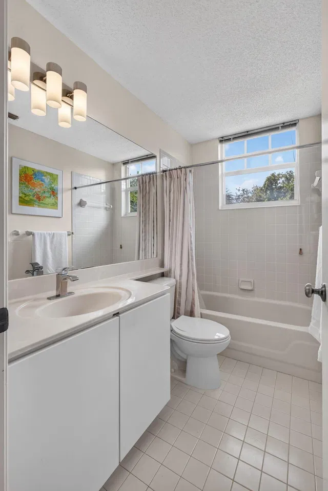 Residence photo 32