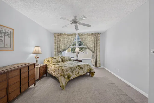 Residence photo 34