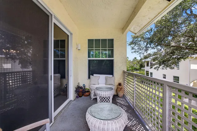 Residence photo 53