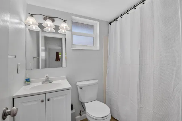 Unit 104 photo 13