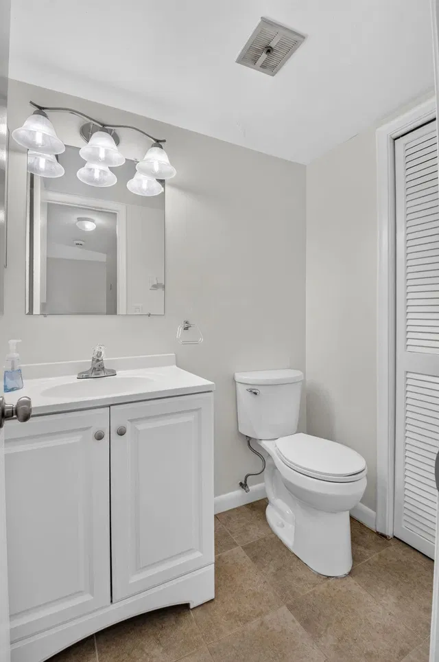 Unit 104 photo 14