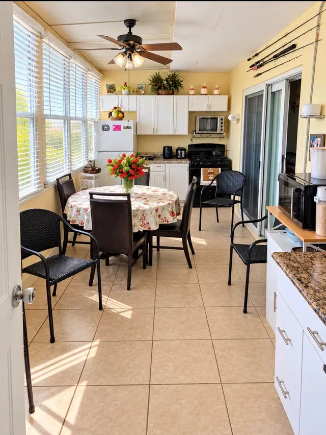 Unit 149 photo 13