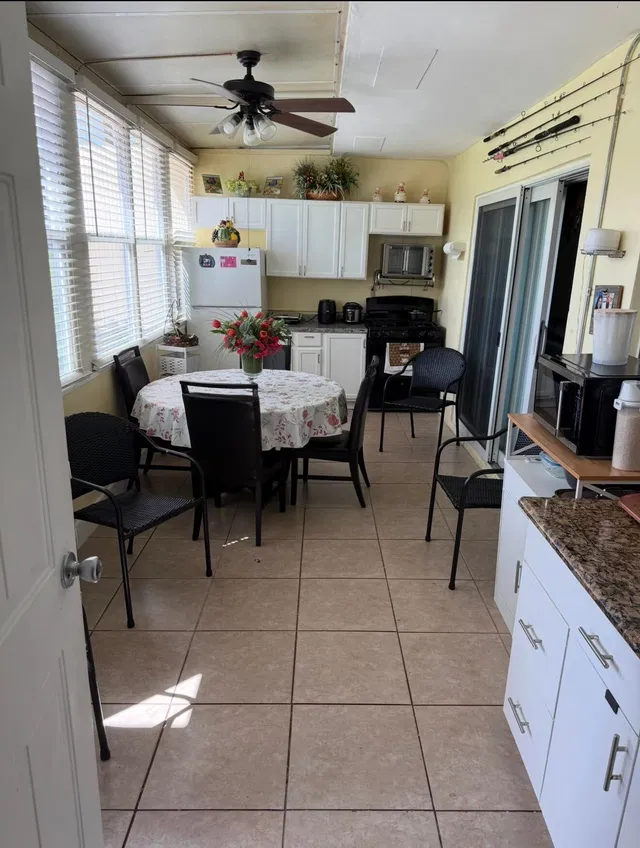 Unit 149 photo 14