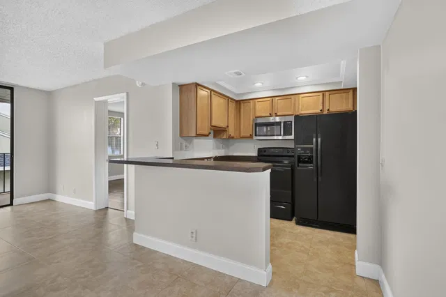 Unit 36 photo 12