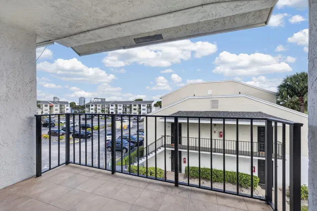 Unit 36 photo 16