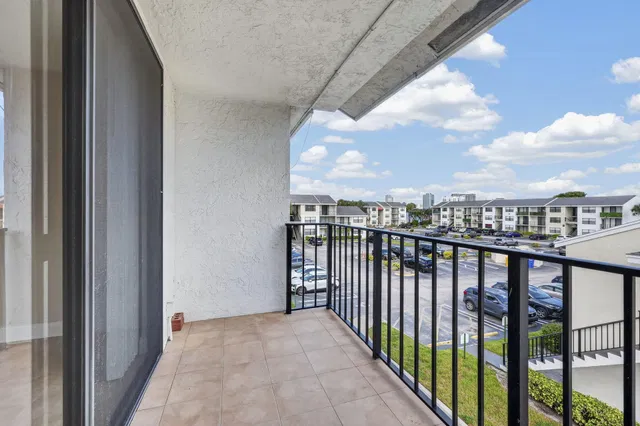 Unit 36 photo 17