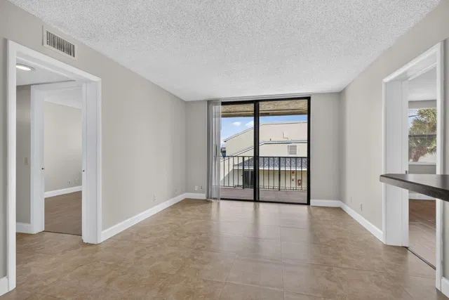 Unit 36 photo 22