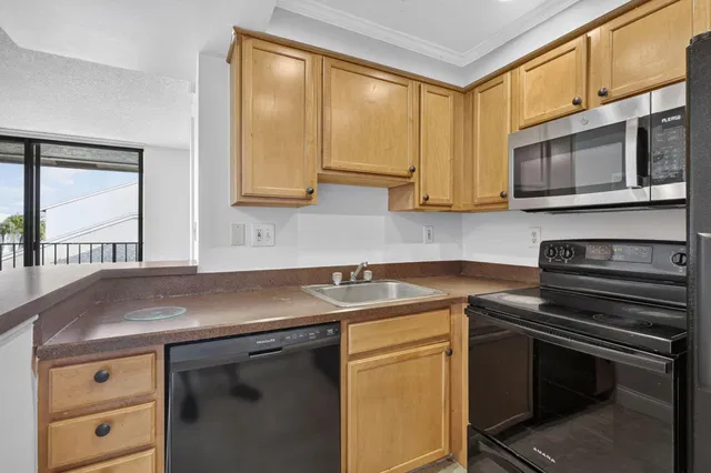 Unit 36 photo 25