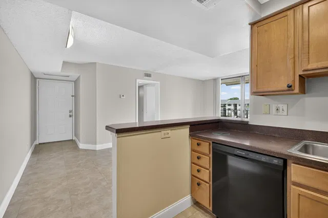 Unit 36 photo 26