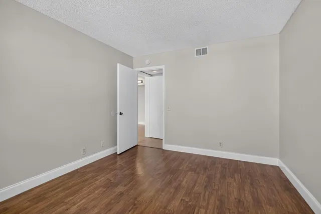 Unit 36 photo 33