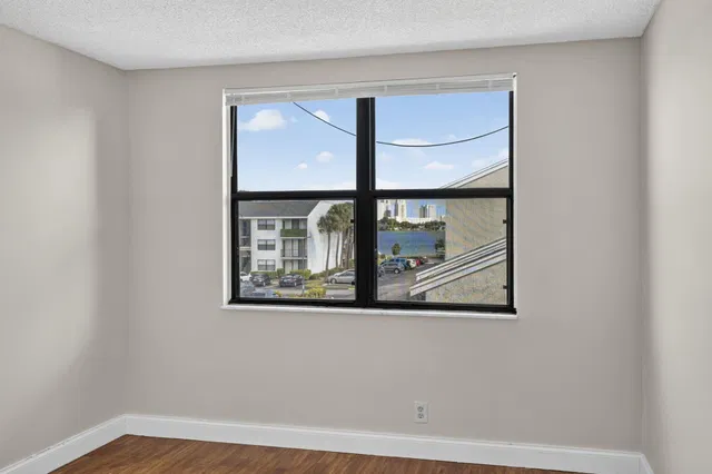 Unit 36 photo 34