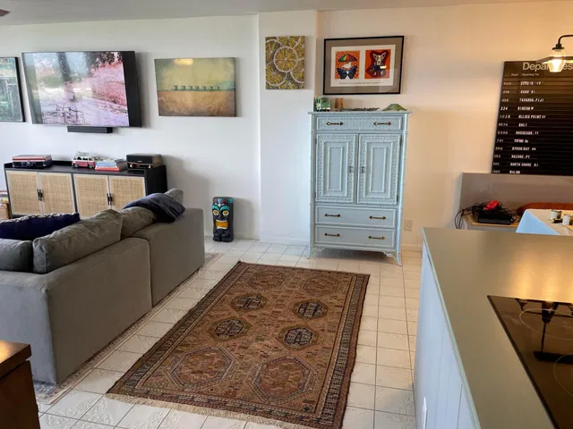 Unit 1204E photo 10