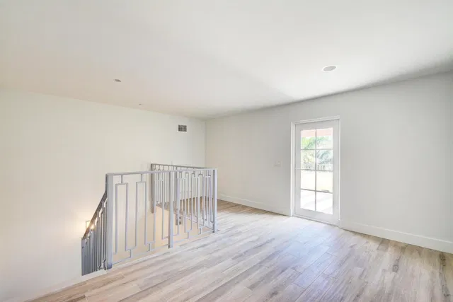  Unit C2 photo 21